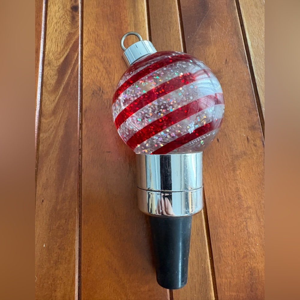 Christmas Holiday Wine Cork Glitter Water Globe Change 4 Different Colors